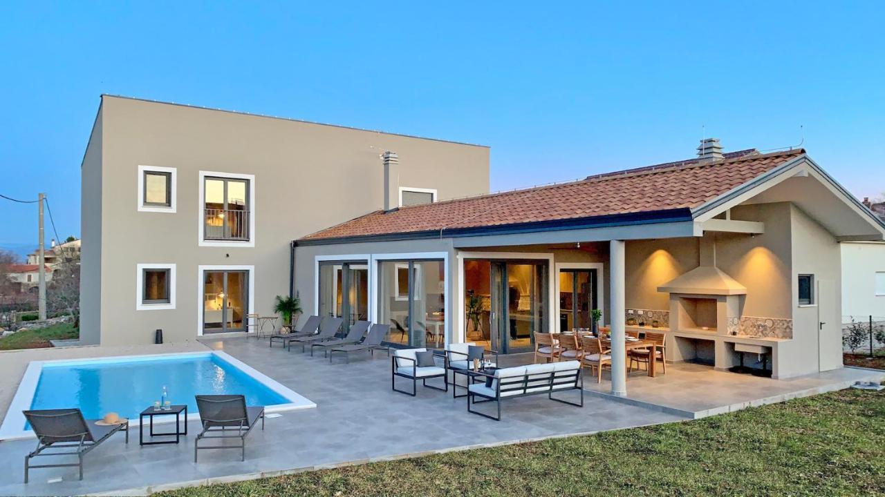 Villa & Jardin - Luxury Villa With Swimming Pool Vrh  Luaran gambar