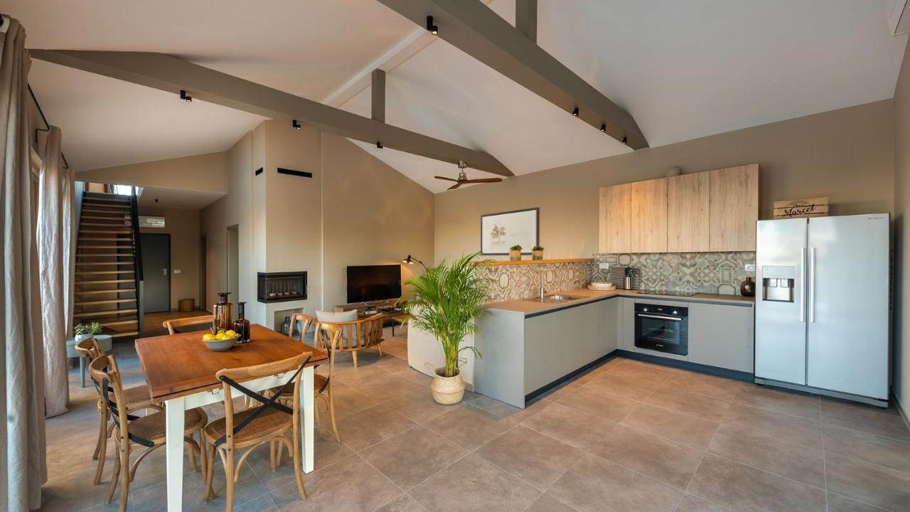 Villa & Jardin - Luxury Villa With Swimming Pool Vrh  Luaran gambar