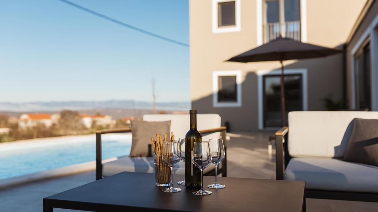 Villa & Jardin - Luxury Villa With Swimming Pool Vrh  Luaran gambar